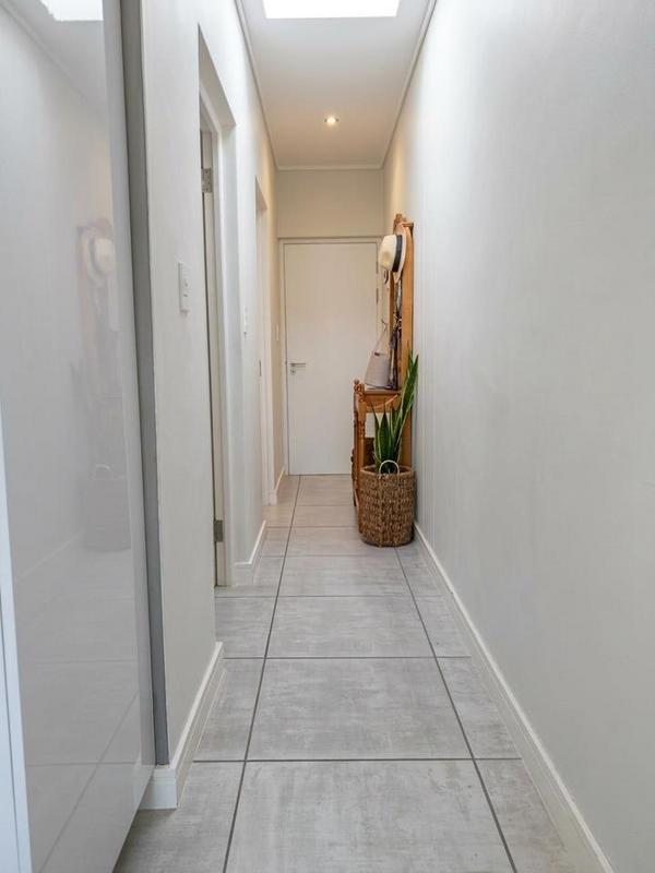 To Let 1 Bedroom Property for Rent in Paardevlei Western Cape